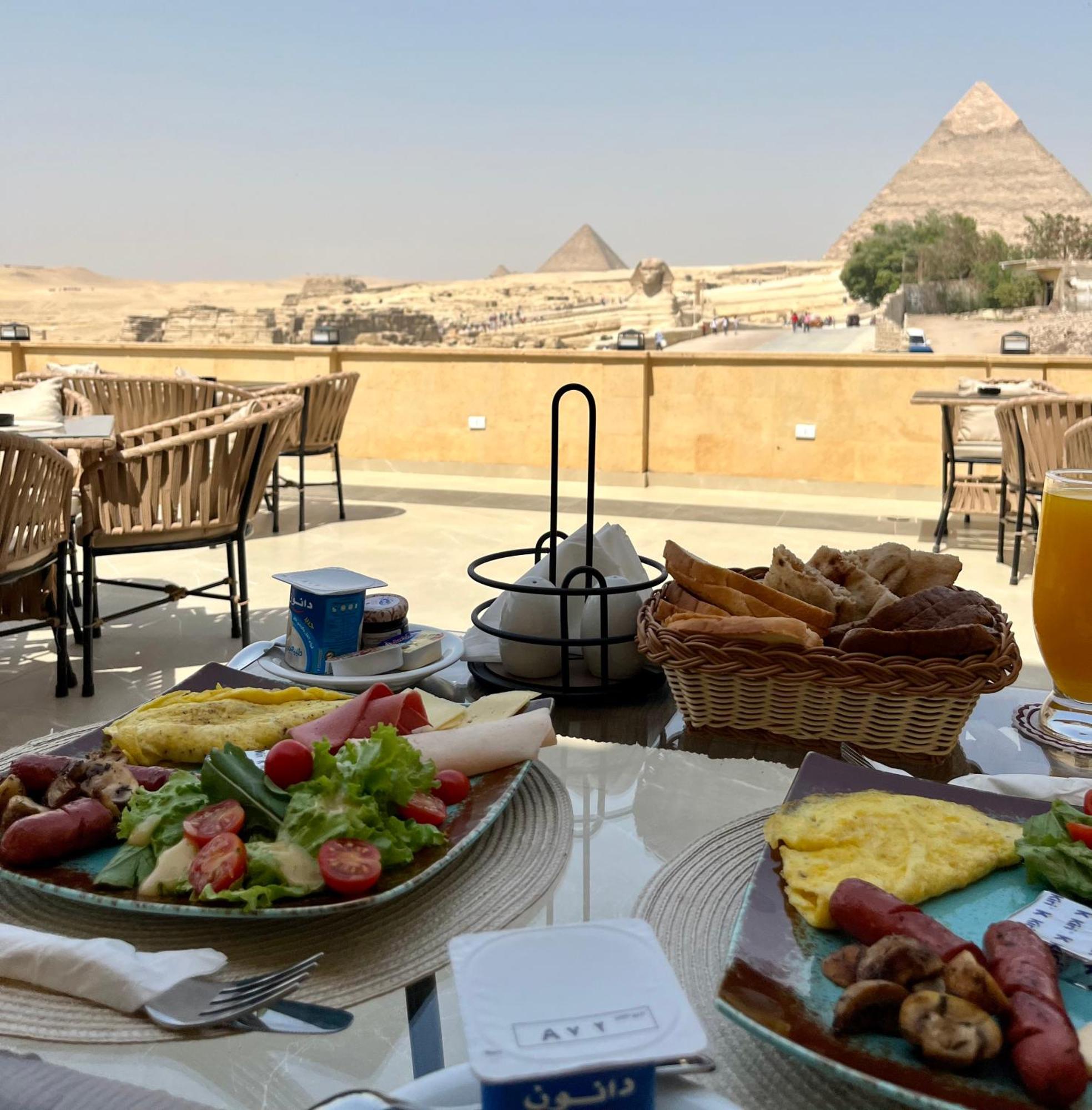 The Gate Hotel Front Pyramids & Sphinx View Kafret el-Gabal Exterior foto
